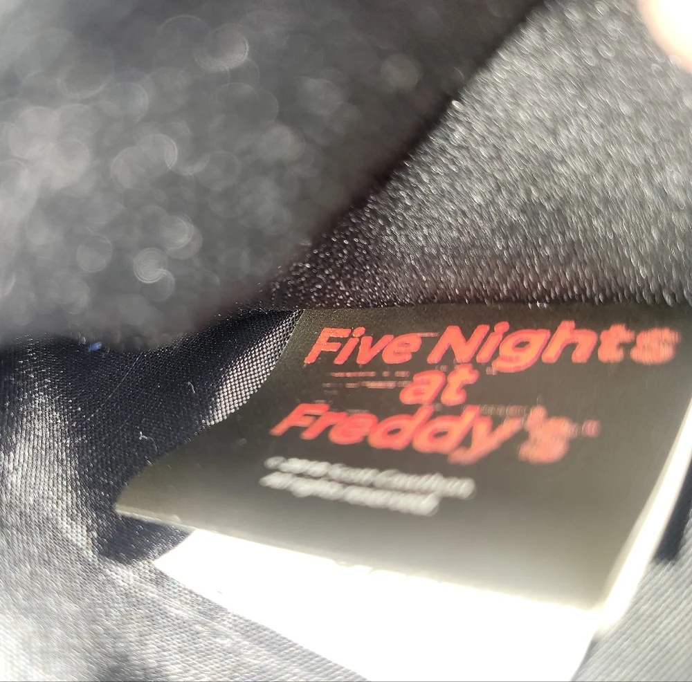 ** Mint Condition 2018 Holographic Five Nights at Freddy's Wallet
